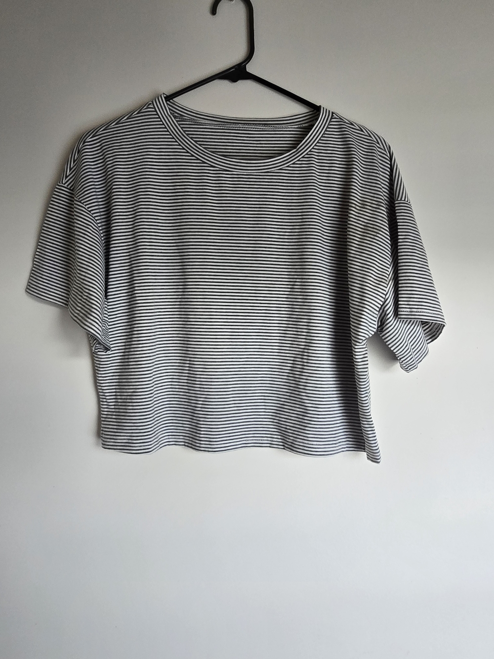 Striped Short-Sleeve Boxy Crop Top - White/Black